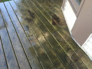 Cleanning a Deck With a Pressure Washer Cedar Wash in Calgary